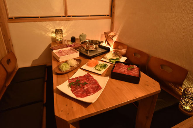 個室としゃぶしゃぶ食べ放題 金しゃぶ 渋谷店の内観です。