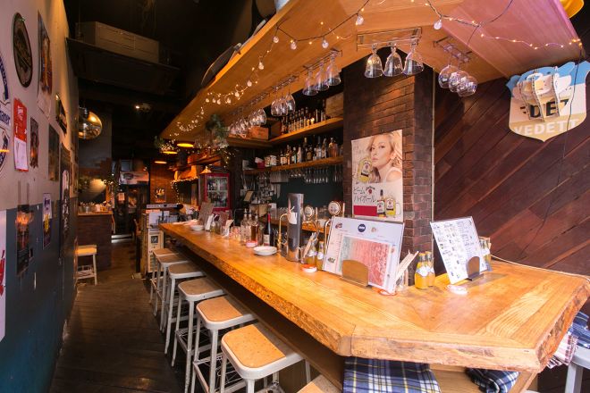 桜丘 Beer Kitchenの内観です。