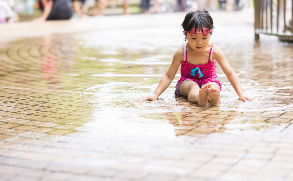【2022東京】じゃぶじゃぶ池がある公園14選！無料水遊び。赤ちゃんOKも