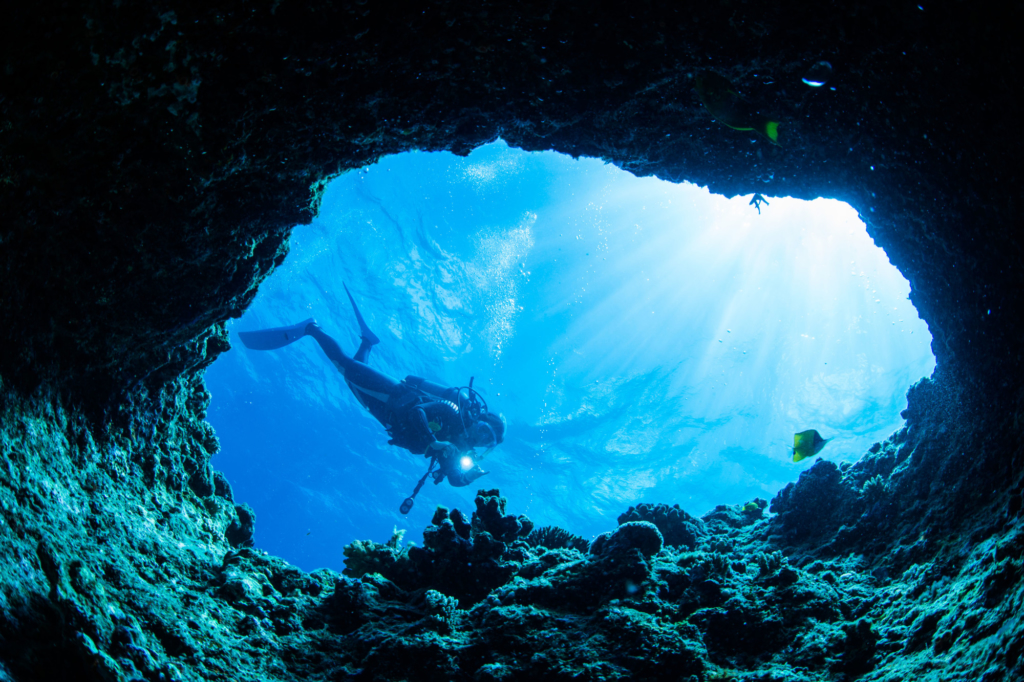 割引あり｜沖縄のダイビングおすすめ3選！初心者OK。青の洞窟でGoPro撮影