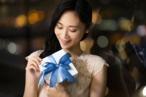 【予算3万円台】ハイブランドのプレゼントおすすめ10選｜女性がもらって嬉しい！