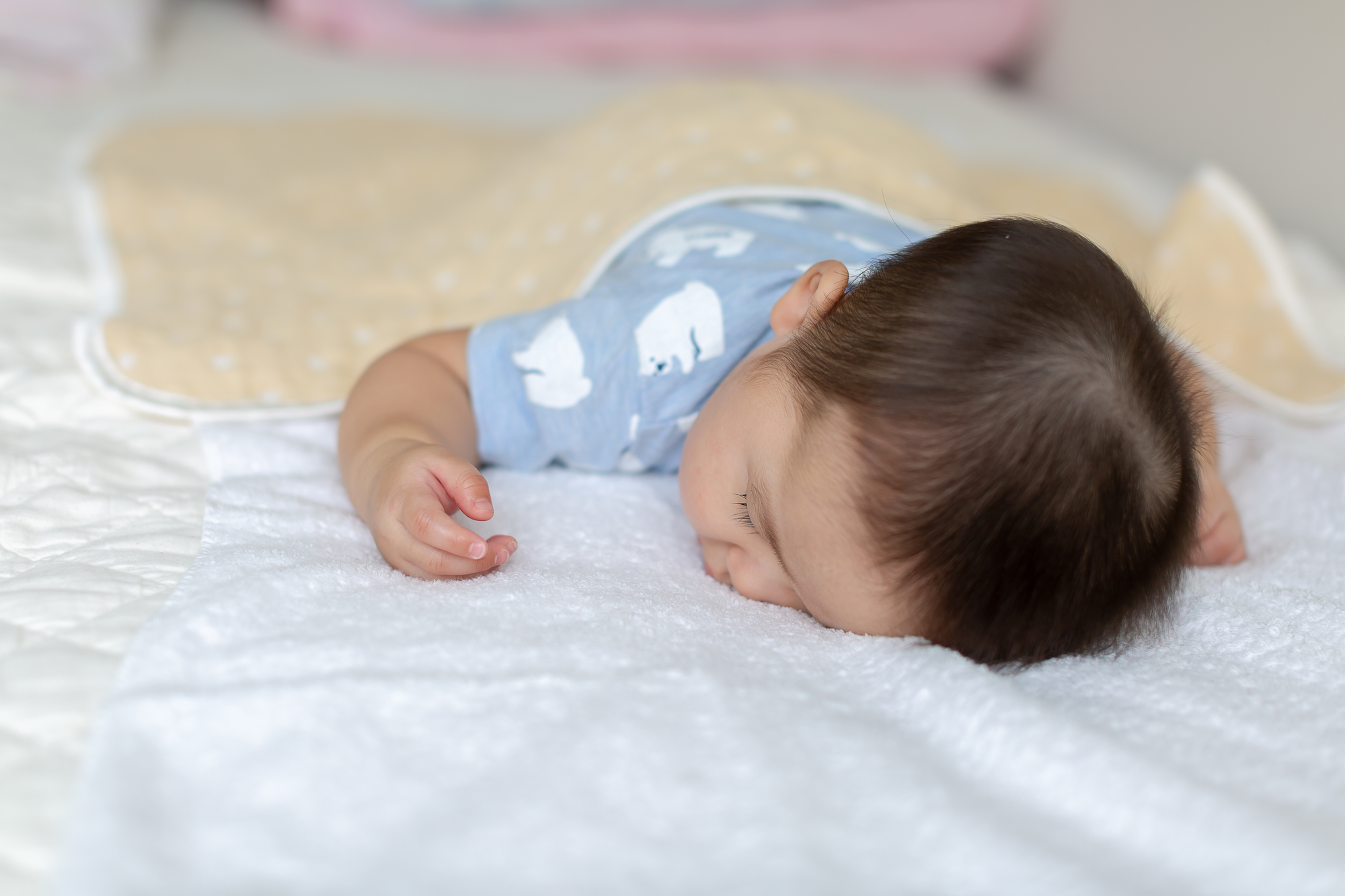 赤ちゃんのうつぶせ寝は死亡事故の危険 防止策は いつからok 看護師監修 Kosodate Life 子育てライフ