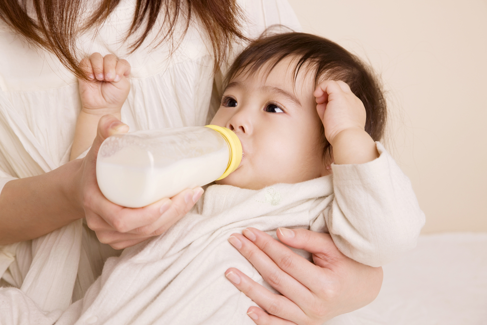 赤ちゃんの便秘は母乳が原因 母乳不足と解消法 栄養士監修 Kosodate Life 子育てライフ