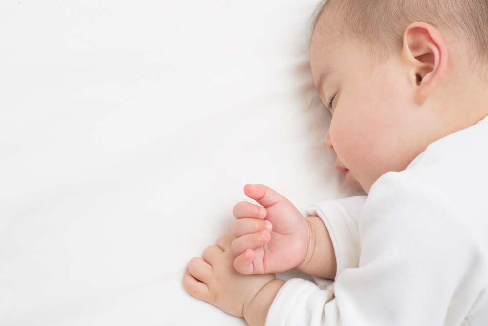 赤ちゃんがうなる 大丈夫 原因は 寝てる時や授乳中などの対策 医師監修 Kosodate Life 子育てライフ