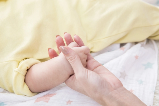 赤ちゃんの寝かしつけ方のコツ Ngや抱っこ以外の方法も 看護師監修 Kosodate Life 子育てライフ