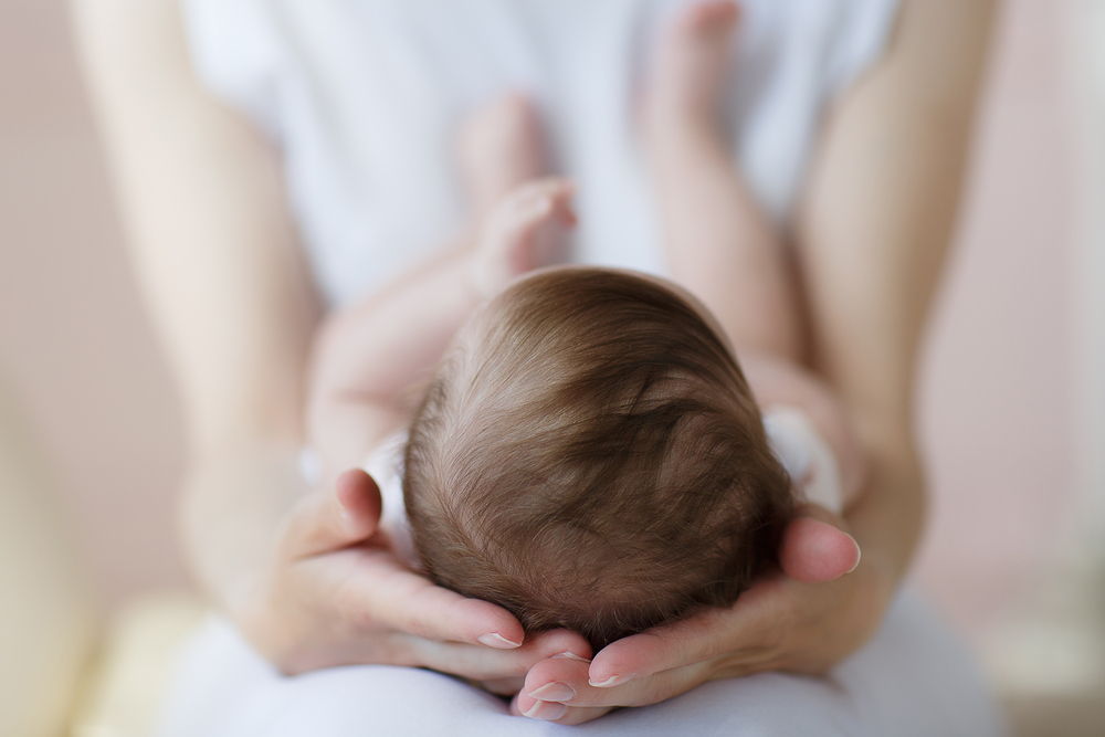絶壁 赤ちゃん 赤ちゃんの頭の形が歪む７つの要因＆絶壁改善はいつまで？