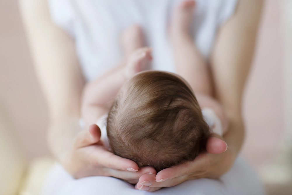 自然に治る 赤ちゃんが頭の形が 長い 向き癖がある いつまでに整える Kosodate Life 子育てライフ