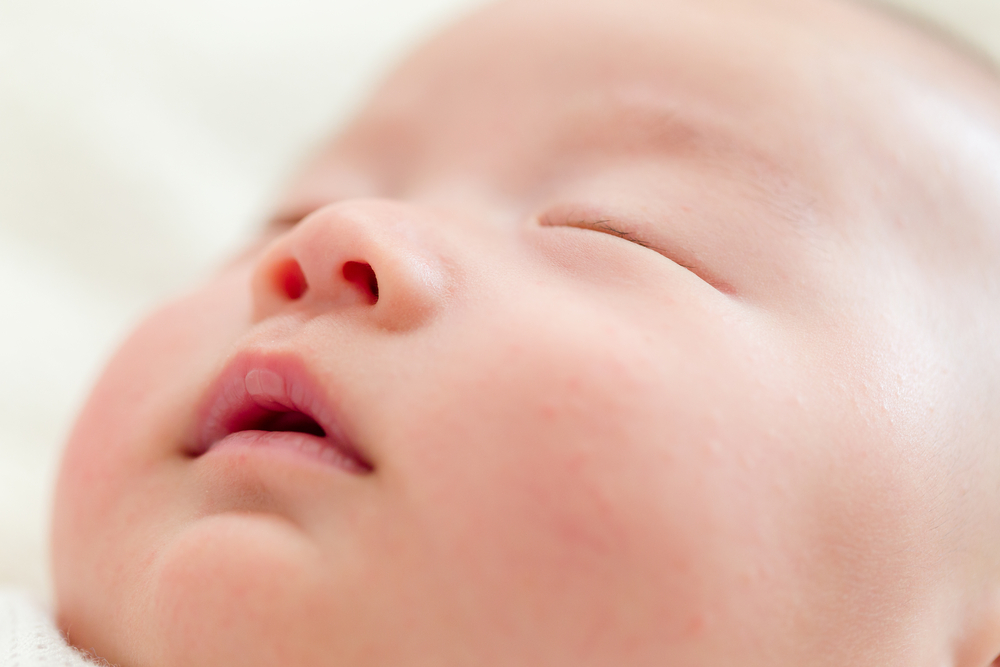 新生児の鼻