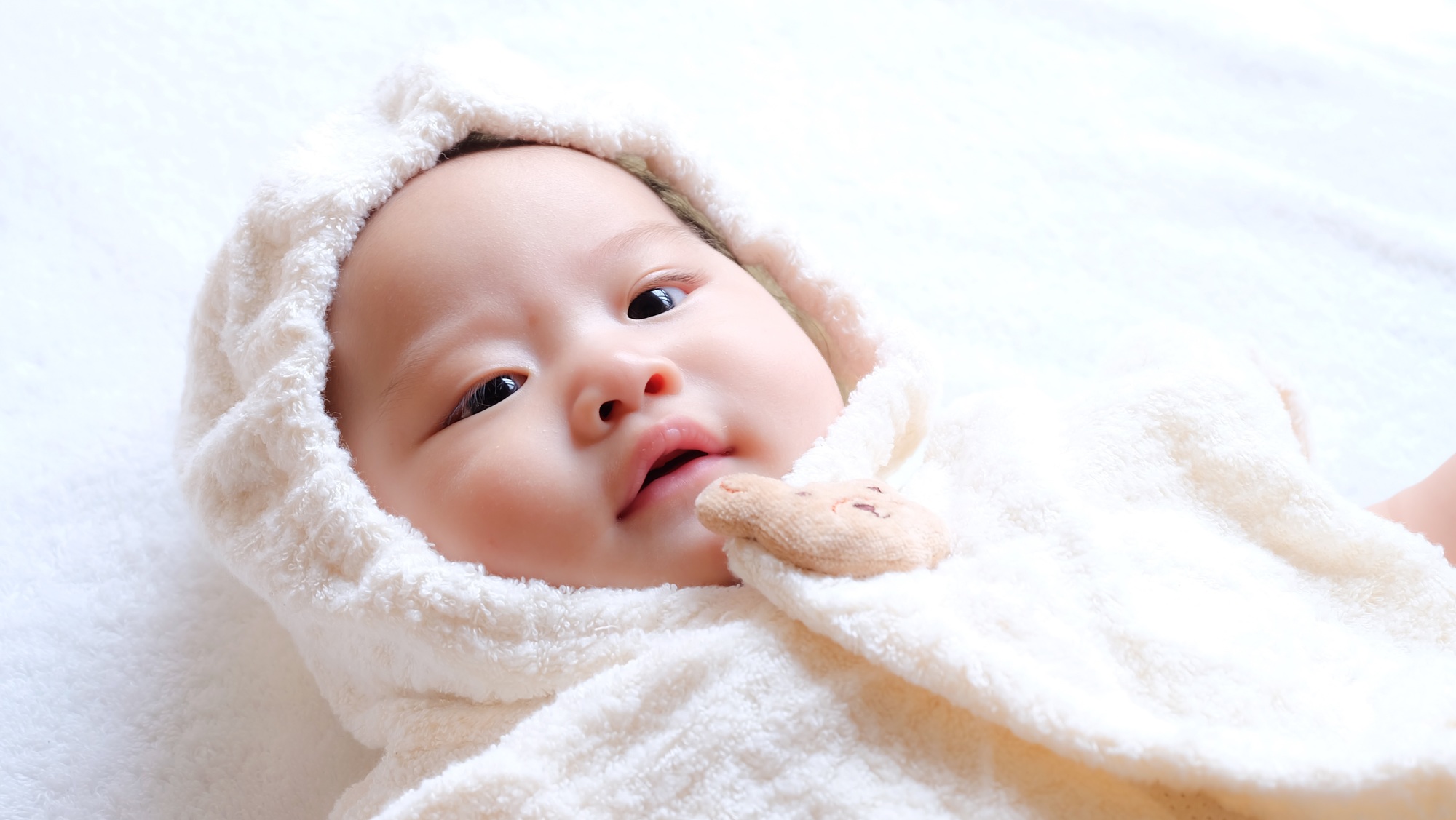 赤ちゃんの寄り目は治る 原因は いつまで 斜視の見分け方 医師監修 Kosodate Life 子育てライフ