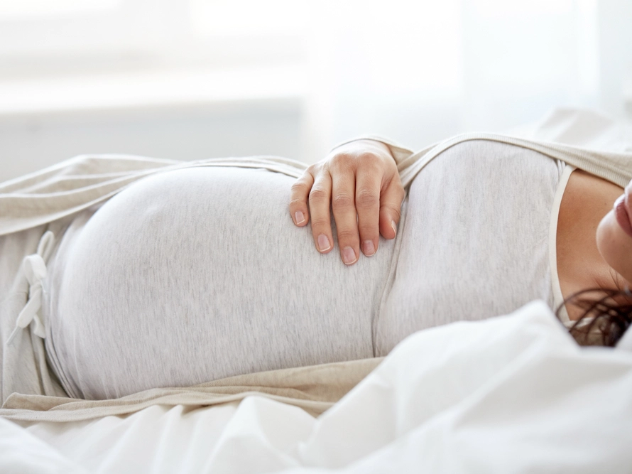 医師監修 妊婦の楽な寝方 向き 体が痛いときは 胎児への影響も Kosodate Life 子育てライフ