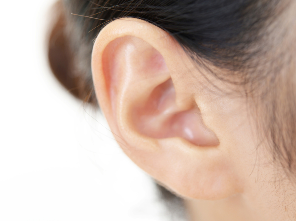 子どもの 耳が痛い の対処法 眠れないときは 中耳炎ではないケースも Kosodate Life 子育てライフ