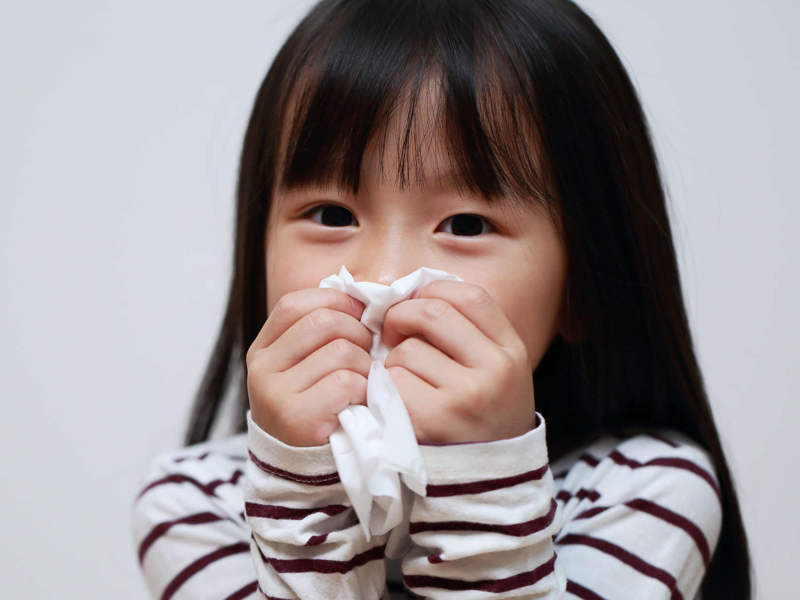 「子どもの痰がらみの咳が続く」対処法。病院は何科？痰の出し方も