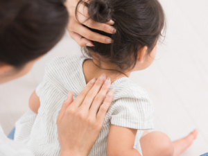 なぜ？子どもの季節の変わり目に出る湿疹の2つの原因。ケア方法｜医師監修