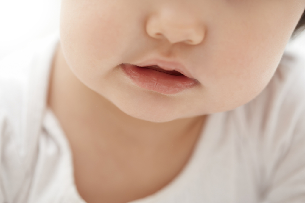 子どもの唇の腫れ 治すには 病院は何科 乾燥やアレルギーかも 医師監修 Kosodate Life 子育てライフ