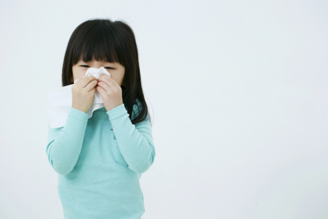 子どもの鼻水がなかなか治らない「副鼻腔炎」や「中耳炎」に注意