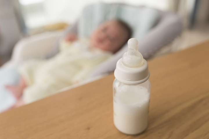 【赤ちゃんの乳糖不耐症チェック】自然に治る？母乳・ミルクは？｜医師監修