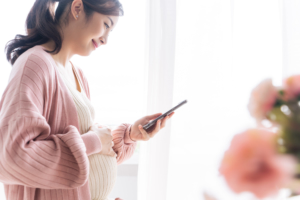 妊娠中の便利アプリ4つ。写真・体重管理におすすめ！出産後も使える