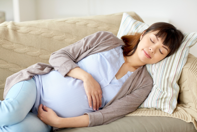 妊娠中のお腹の張りはどんな感じ いつから 確認方法 張りやすい人の特徴 Kosodate Life 子育てライフ