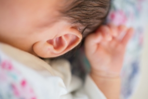 乳児湿疹　耳