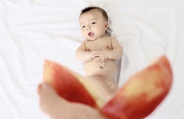 momo_taro108さんの赤ちゃんフルーツ写真