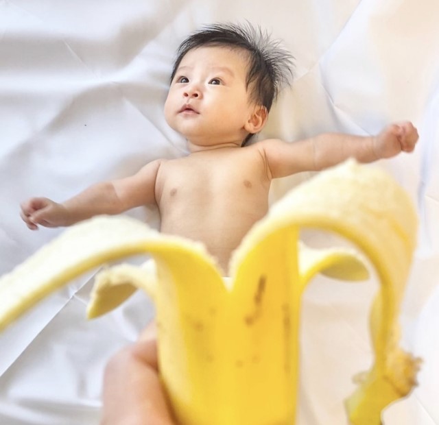 赤ちゃんの「ベビーフルーツ写真」が人気♪桃やキウイ、スイカで ...