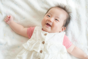 赤ちゃんが笑うのはいつから？よく笑う理由＆ツボ。笑わせる方法