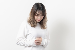 妊娠中期「お腹の上の方が痛い」キリキリ胃痛・夜中に痛くなるときの対処法