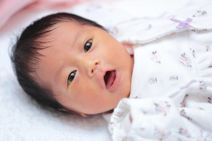 なぜ 生後1ヶ月の赤ちゃんが一日中寝ない 原因 対策 寝かしつけのコツ Kosodate Life 子育てライフ