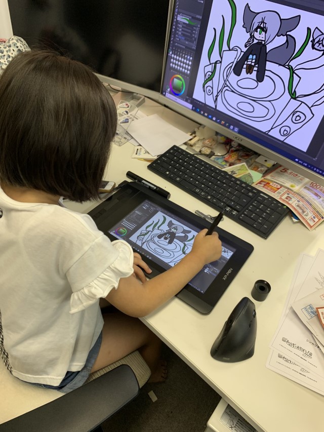saimecsさんの子どもはパソコンで絵を描く