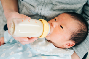 新生児マニュアル | 授乳・おむつ替え・沐浴や「泣き止まないときの対処」まで