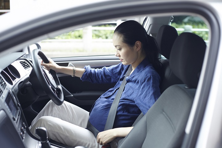 臨月に運転しても大丈夫？気を付けること。妊婦の運転はいつまで？