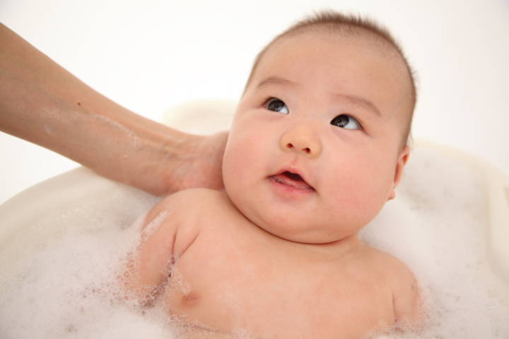 【ワンオペ】生後4ヶ月の赤ちゃんのお風呂の入れ方。泣く、暴れるときは？