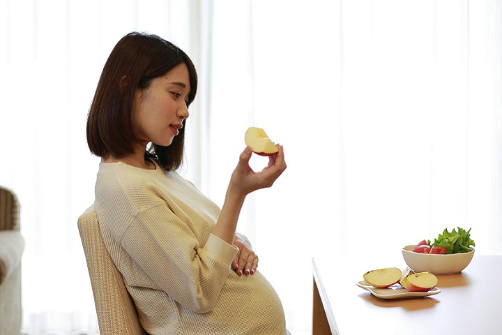 妊娠中、夜中にお腹がすいたらどうする？空腹を紛らわす方法＆夜食