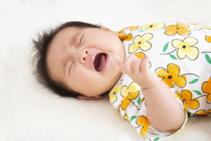 【保育士に聞く】生後3ヶ月になって「寝る前に大泣きする」理由は、脳の成長のしるし