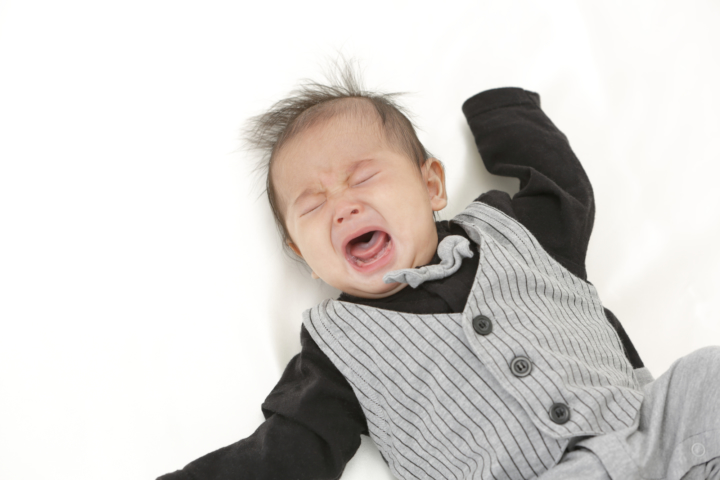 【生後3ヶ月】赤ちゃんの泣き方が激しい！泣きやまないときの対処法