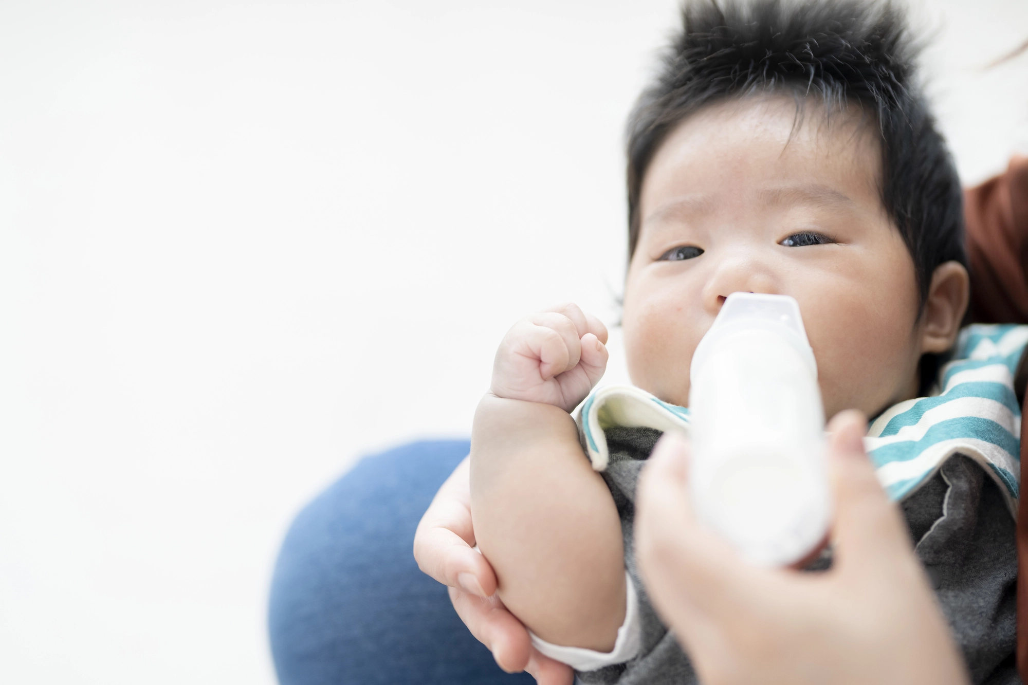 生後3ヶ月 1日のミルクトータル量の目安は 飲みすぎ 飲まない原因 Kosodate Life 子育てライフ