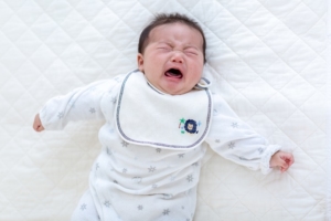 【成功談】生後4ヶ月の赤ちゃんの寝かしつけ。抱っこ以外の方法＆おすすめグッズも