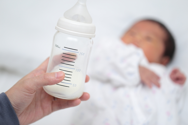 生後4 5ヶ月 1日のミルクトータル量の目安は 飲みすぎ 飲まない原因 Kosodate Life 子育てライフ
