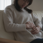 妊娠初期の腹痛…大丈夫？心配ない・病院に行くべきケースの判断目安