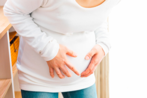 妊娠中のオーガズムで「お腹が張る…」大丈夫？胎児への影響は？