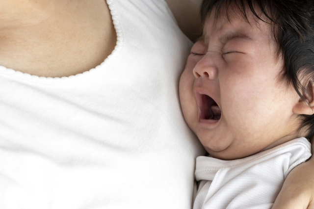 生後8ヶ月 赤ちゃんが1日中ぐずる 原因は 泣き止まないときの対処法も Kosodate Life 子育てライフ