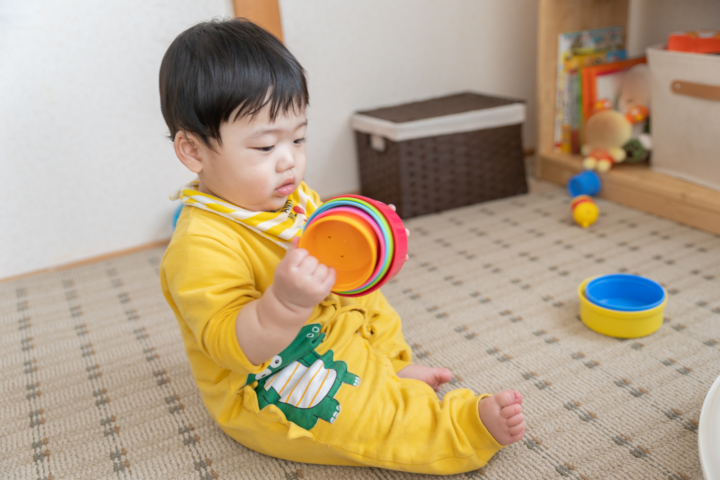 生後11ヶ月の赤ちゃんが喜ぶ「遊び」アイデア集。おもちゃのおすすめも