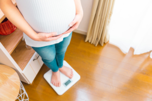 妊娠中の体重増加「5キロ以内は少なすぎ？」胎児への影響は？増やす方法も