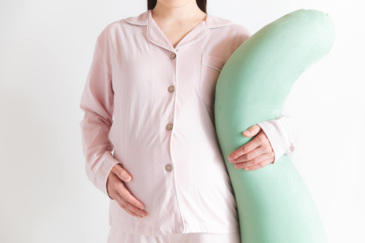 【ママ50人アンケート】妊婦が抱き枕を使うのはいつから？選び方＆おすすめの商品