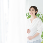 【医師監修】妊娠中の笑いすぎは胎児に悪影響って本当？笑うとお腹が痛いのは大丈夫？