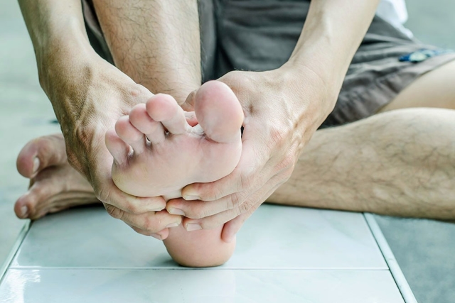 手足がしびれる 頚椎症の予防方法と 治療について Medicalook メディカルック