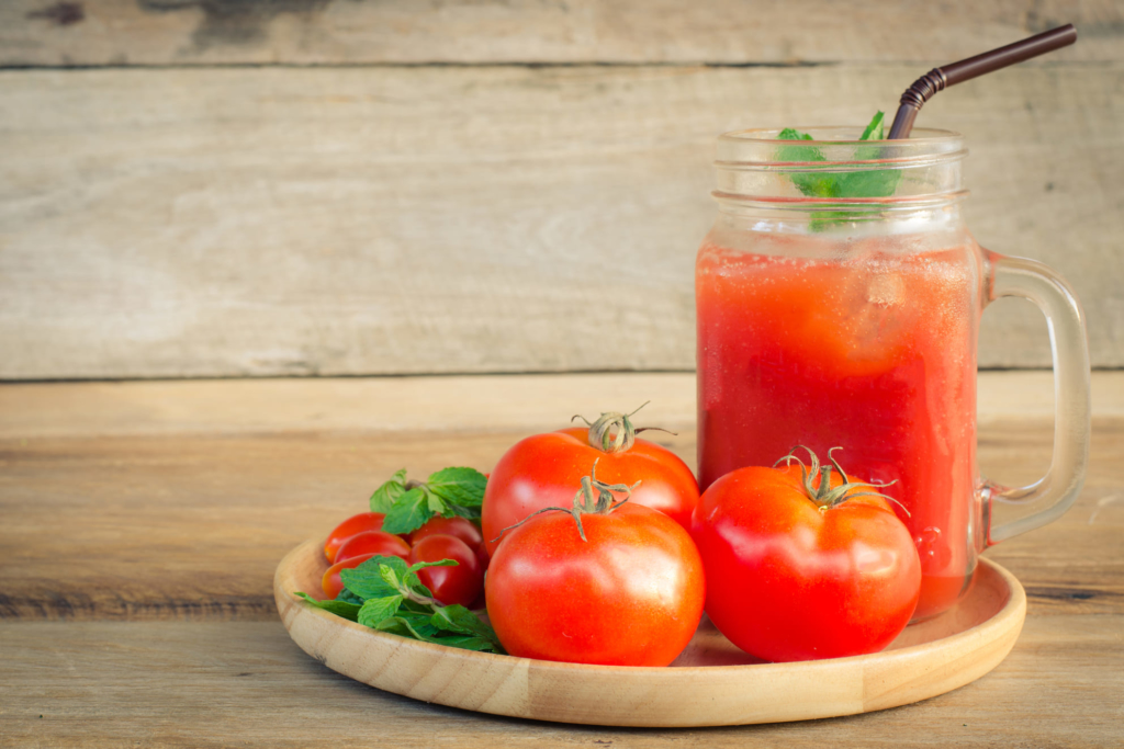 トマトジュースで血糖値が下がる？飲むなら朝！血糖値スパイクを抑える働きも