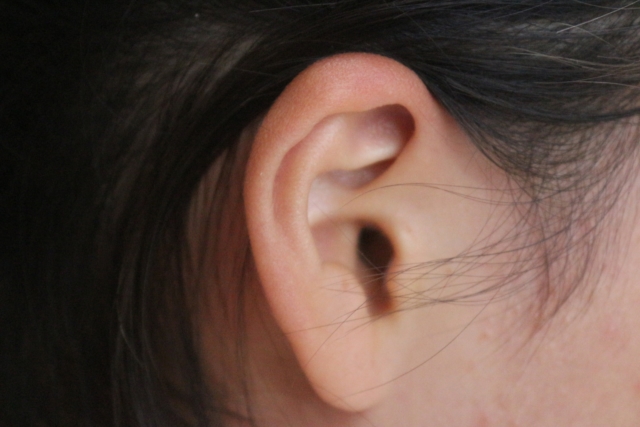 痛い 押す と 耳 しこり 耳の前あたりの骨が痛みます