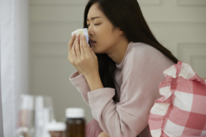 なぜ？くしゃみが臭い…原因は膿栓・マスク・蓄膿症｜治らない場合は病院へ