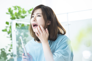 なぜ？風邪で舌が痛くなる5つの原因｜どうやって治す？病院は何科で受診？